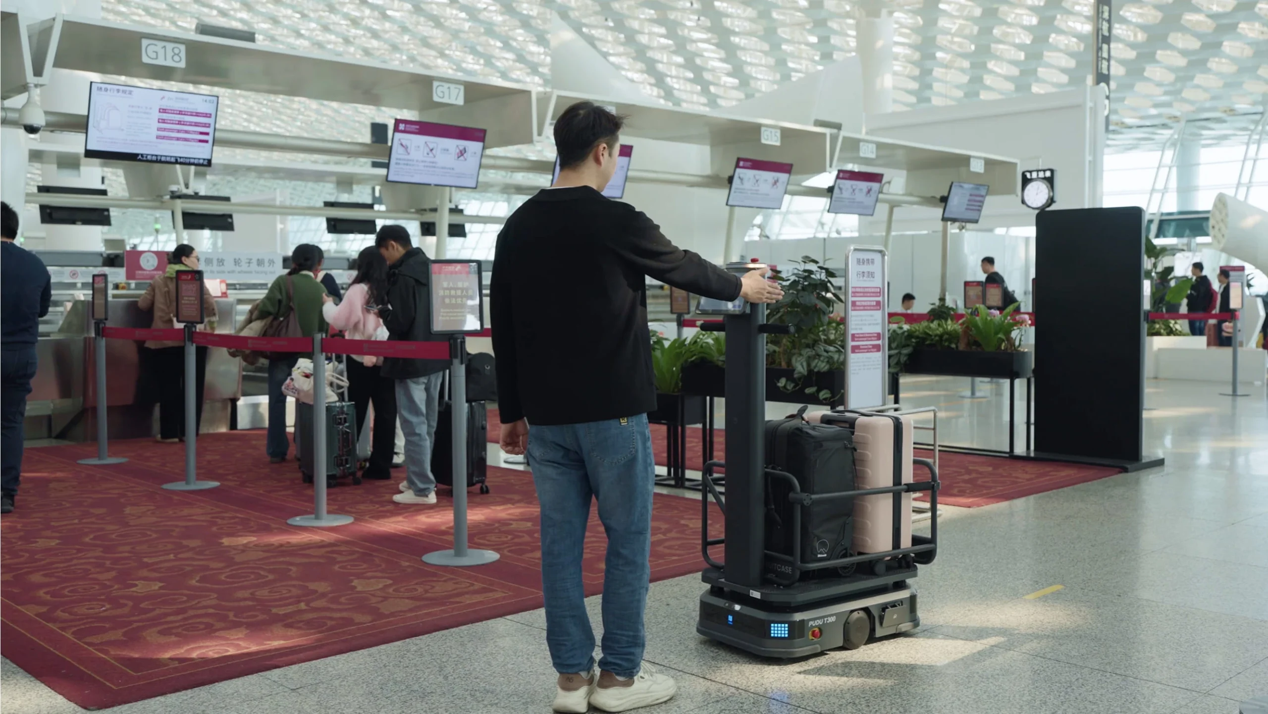 PUDU Robotik in einer professionellen Transportumgebung