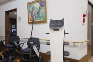 Robotik in Pflegeeinrichtungen: Mehr Zeit für Menschen durch weniger Routinewege